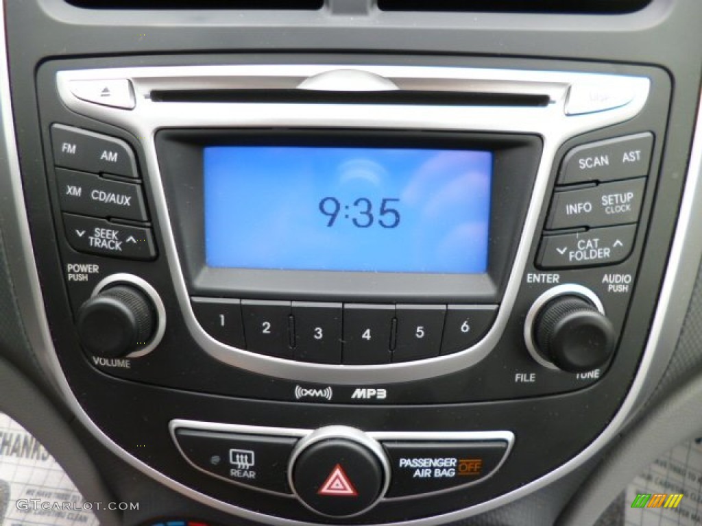 2012 Hyundai Accent GLS 4 Door Controls Photos