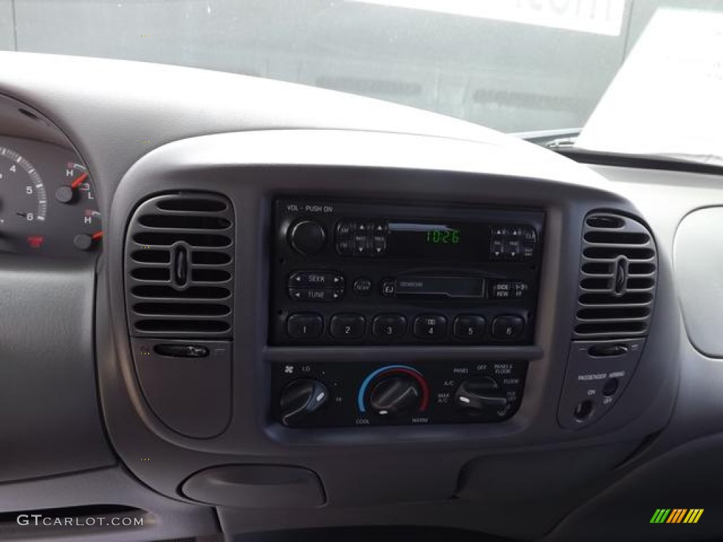 2003 F150 XL SuperCab - Silver Metallic / Medium Graphite Grey photo #18