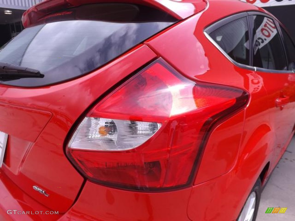2012 Focus SEL 5-Door - Race Red / Charcoal Black photo #14