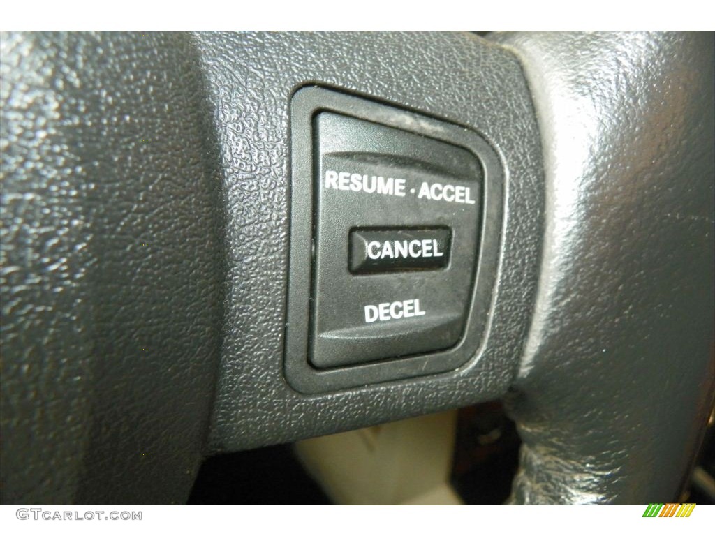 2006 Jeep Commander Limited 4x4 Controls Photo #80949543