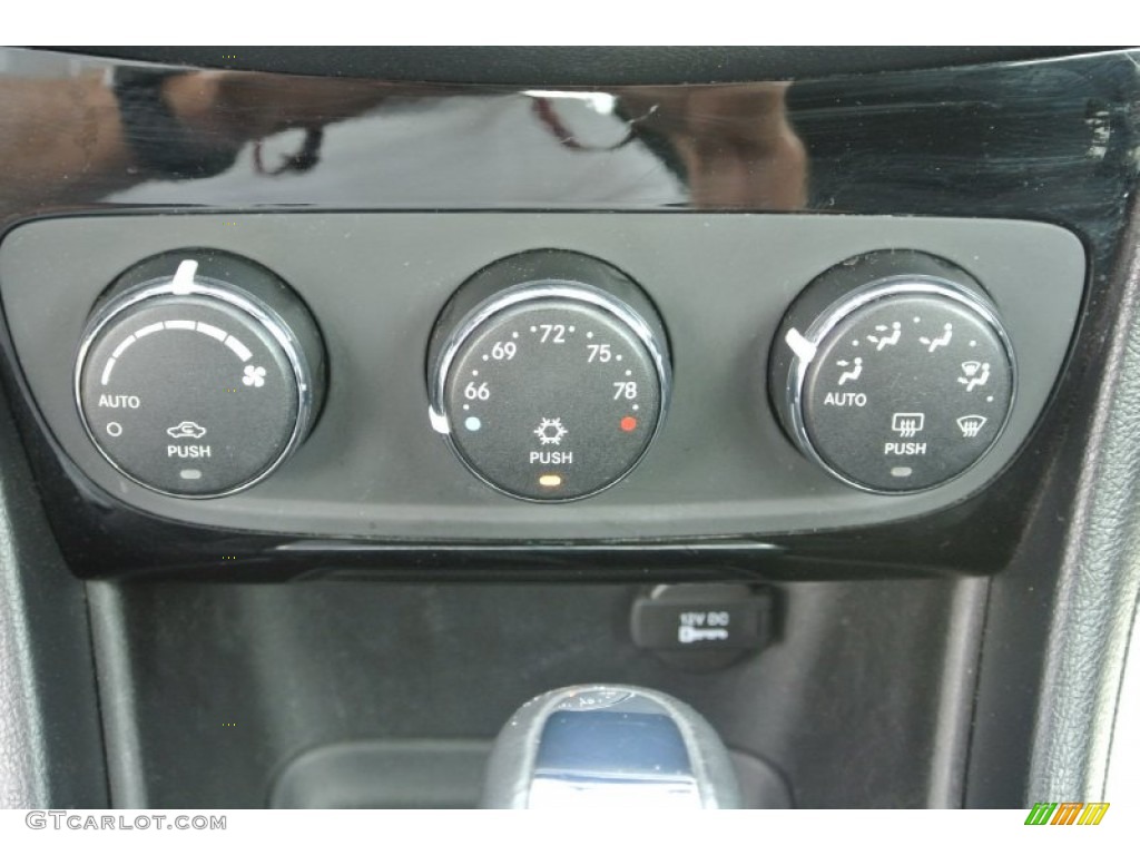 2012 Chrysler 200 Touring Convertible Controls Photo #80954184