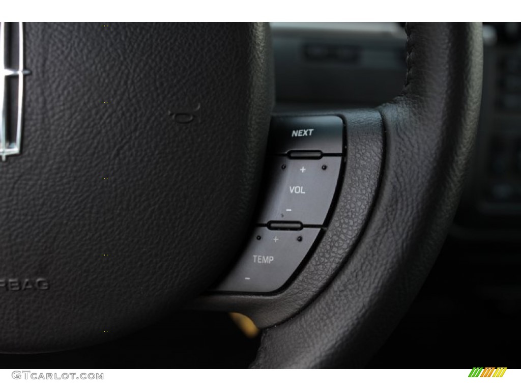 2011 Lincoln Town Car Executive L Controls Photos