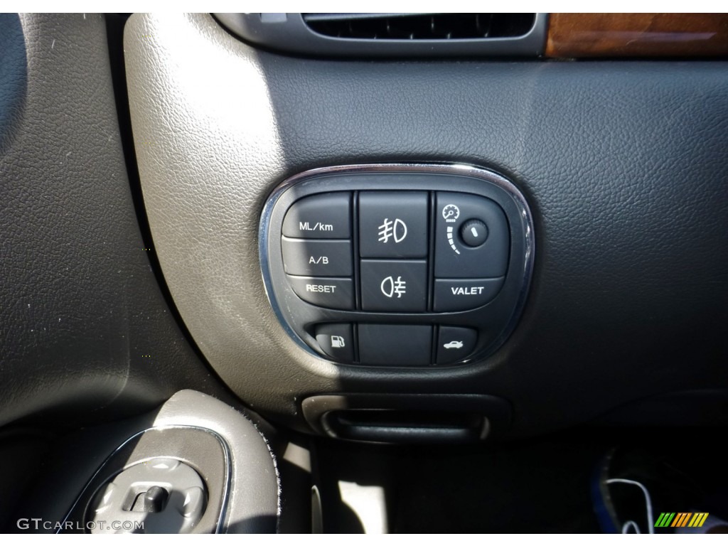 2008 Jaguar XJ XJ8 Controls Photo #80955405