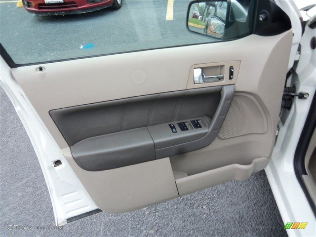 2010 Ford Focus SEL Sedan Door Panel Photos