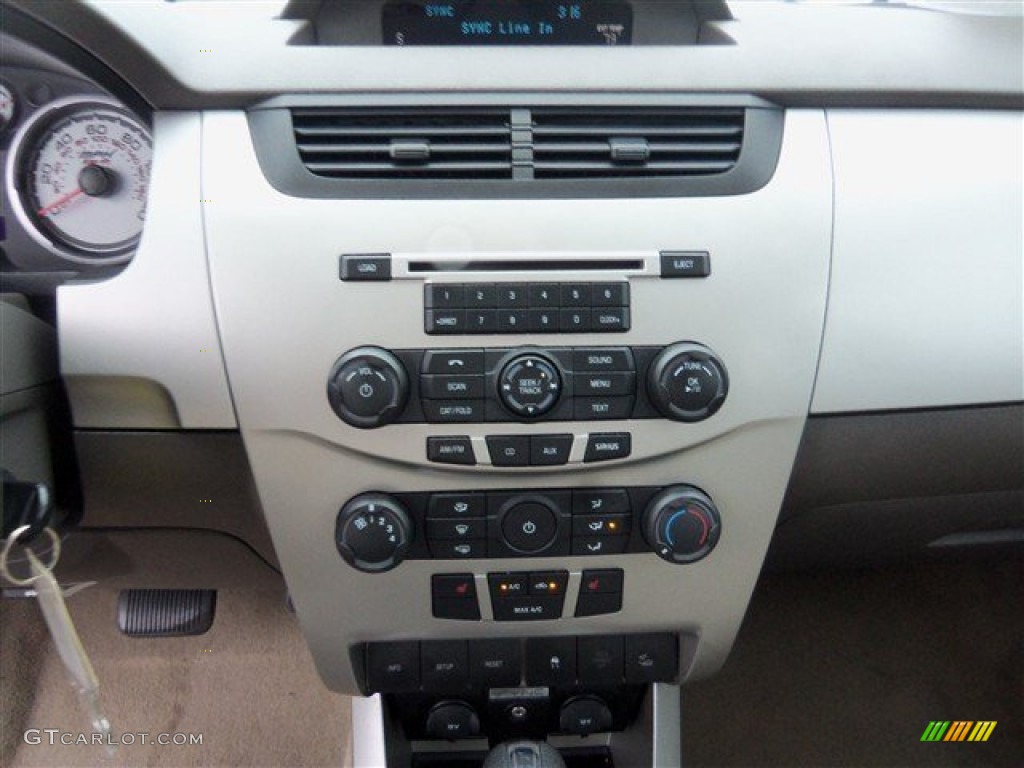2010 Ford Focus SEL Sedan Controls Photo #80955553