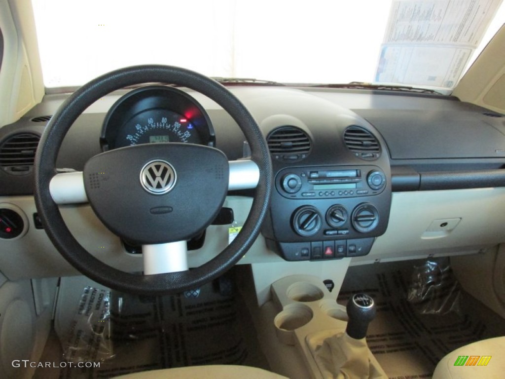 2000 Volkswagen New Beetle GLS Coupe Cream Dashboard Photo #80958712