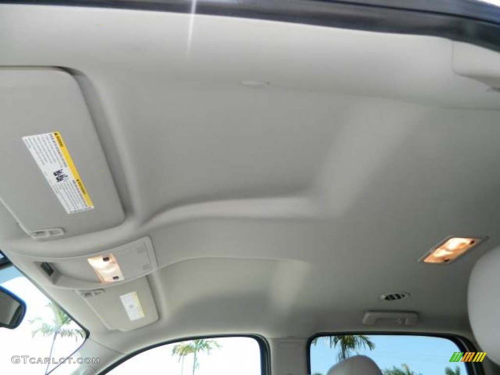 2012 Suburban LT - Summit White / Light Titanium/Dark Titanium photo #26