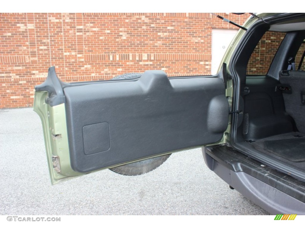 2004 Liberty Sport 4x4 - Cactus Green Pearl / Dark Slate Gray photo #18