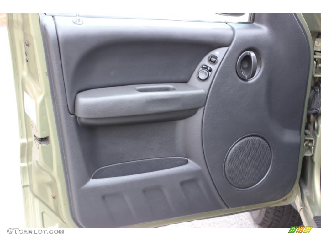 2004 Liberty Sport 4x4 - Cactus Green Pearl / Dark Slate Gray photo #29
