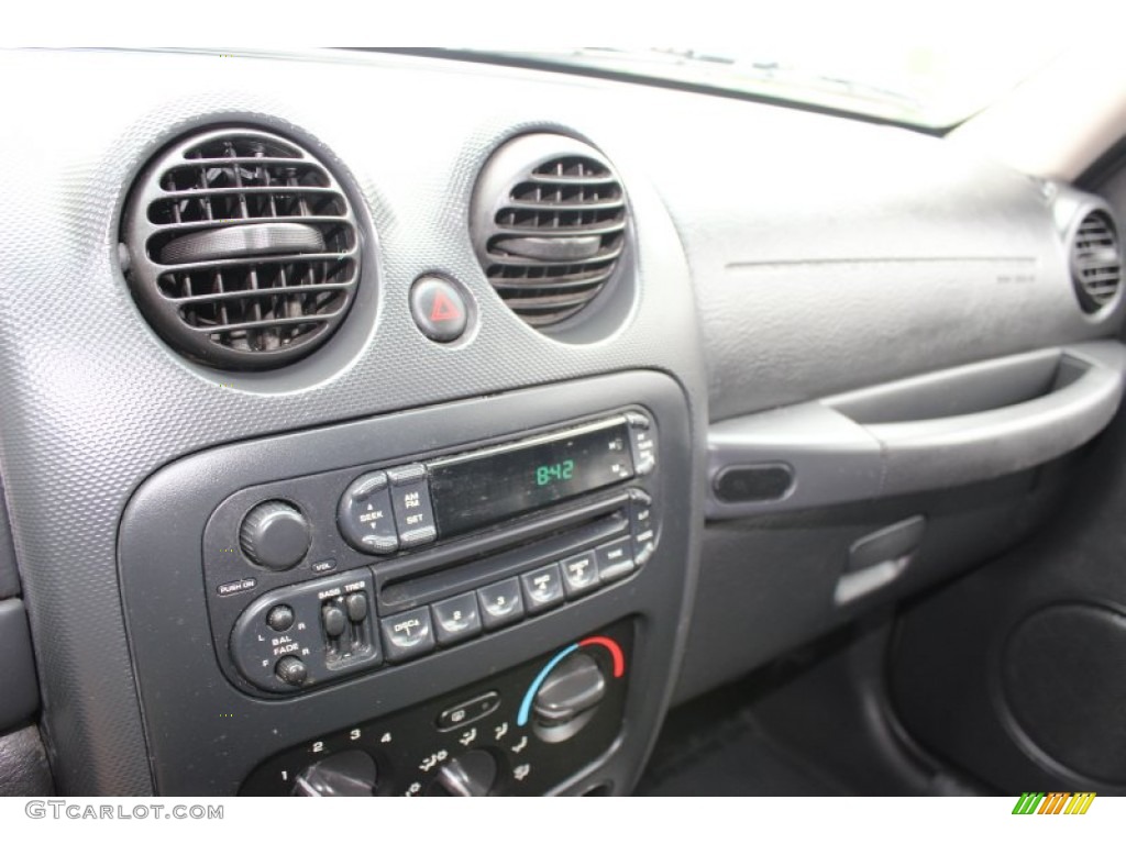 2004 Liberty Sport 4x4 - Cactus Green Pearl / Dark Slate Gray photo #35