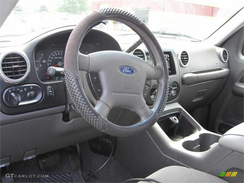 2003 Expedition XLT - Laser Red Tinted Metallic / Flint Grey photo #3