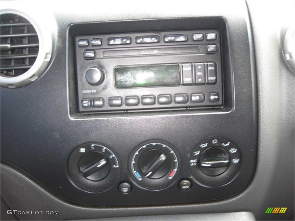 2003 Expedition XLT - Laser Red Tinted Metallic / Flint Grey photo #8