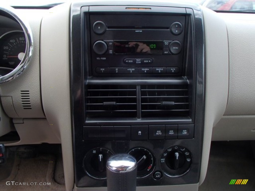 2007 Ford Explorer XLT 4x4 Controls Photo #80972144