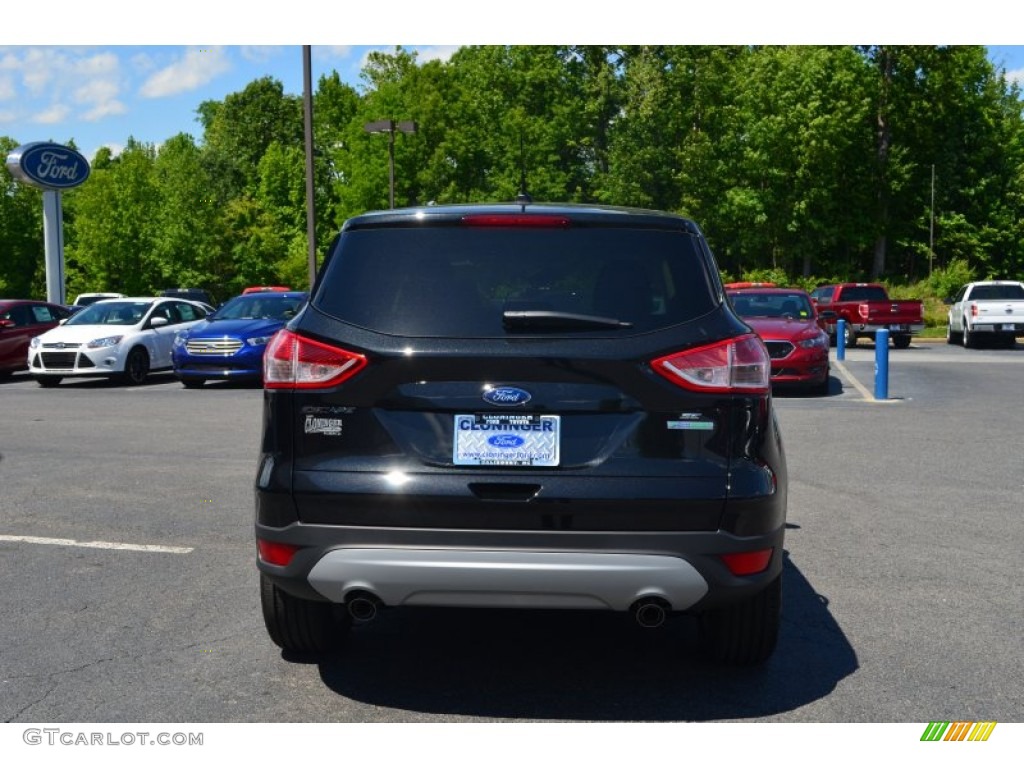 2013 Escape SE 1.6L EcoBoost - Tuxedo Black Metallic / Medium Light Stone photo #4