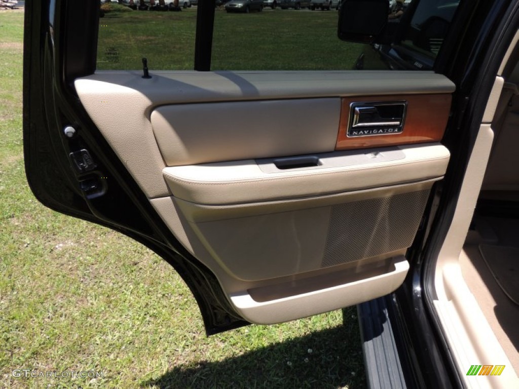 2008 Navigator Luxury - Black / Camel/Sand Piping photo #15