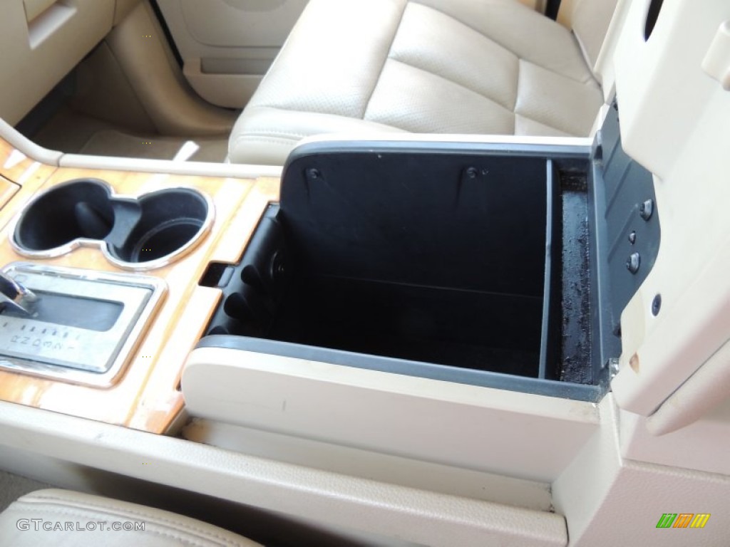 2008 Navigator Luxury - Black / Camel/Sand Piping photo #26