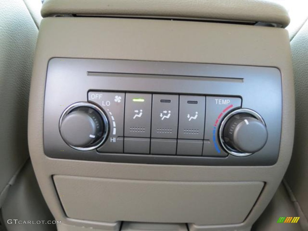 2010 Toyota Highlander Standard Highlander Model Controls Photo #80975882