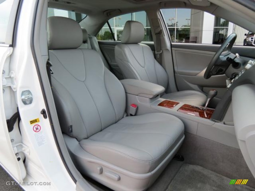 2009 Toyota Camry XLE Front Seat Photos