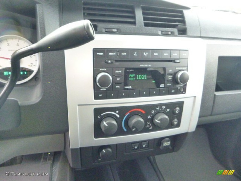 2008 Dodge Dakota Sport Crew Cab 4x4 Controls Photo #80977615