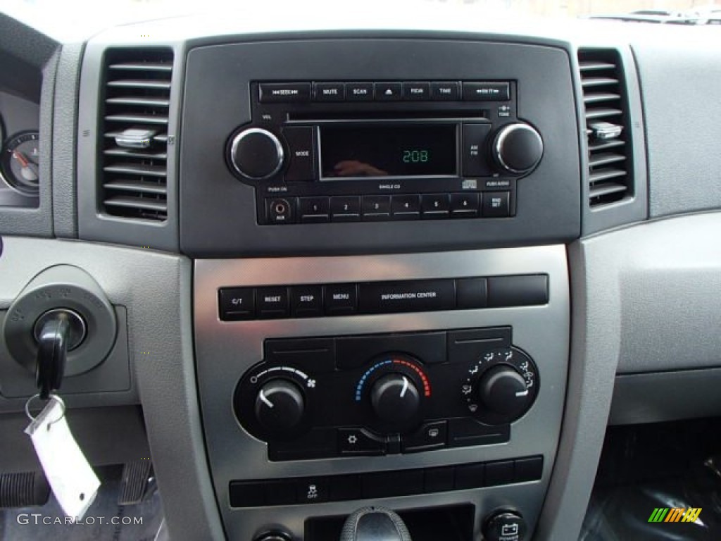 2006 Jeep Grand Cherokee Laredo 4x4 Controls Photo #80978468