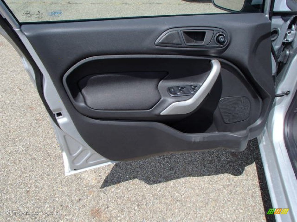 2013 Fiesta SE Hatchback - Ingot Silver / Charcoal Black photo #12