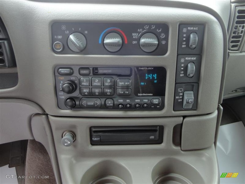 2001 Chevrolet Astro LS Passenger Van Controls Photo #80980925