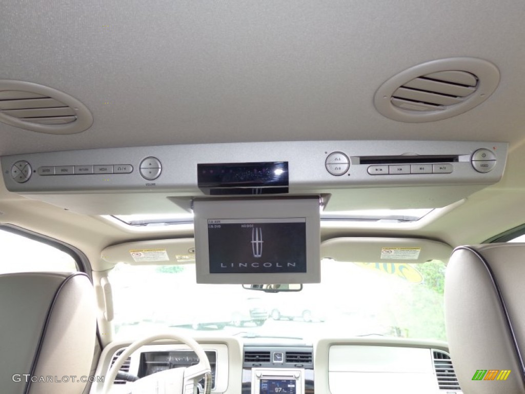 2010 Lincoln Navigator Limited Edition 4x4 Entertainment System Photo #80981142