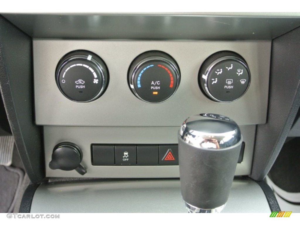 2011 Dodge Nitro Heat 4x4 Controls Photo #80983392