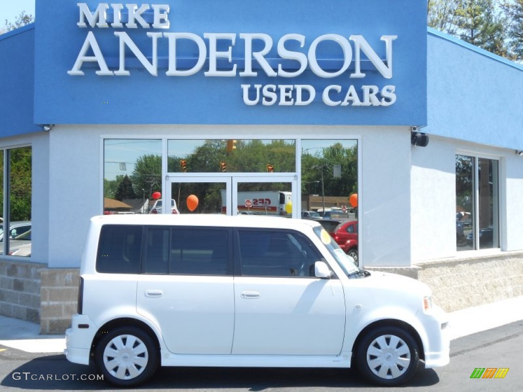 2006 xB  - Polar White / Dark Charcoal photo #2