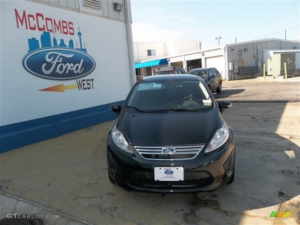 2013 Fiesta SE Sedan - Tuxedo Black / Charcoal Black photo #1