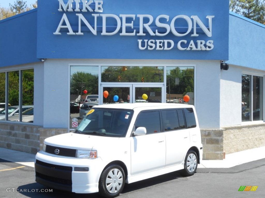 2006 xB  - Polar White / Dark Charcoal photo #3