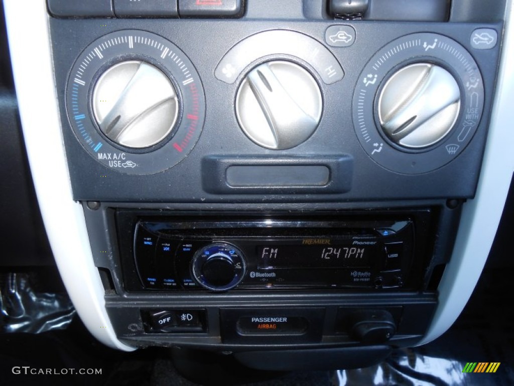 2006 xB  - Polar White / Dark Charcoal photo #16