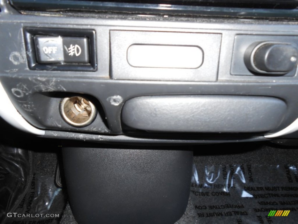 2006 xB  - Polar White / Dark Charcoal photo #18