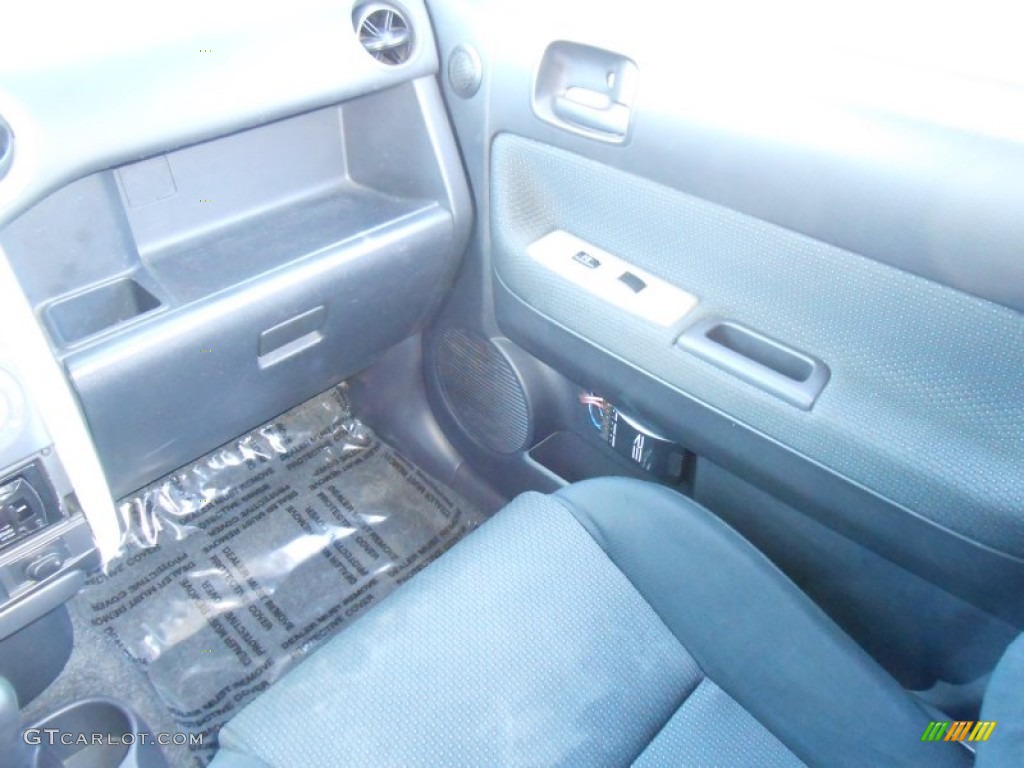 2006 xB  - Polar White / Dark Charcoal photo #19