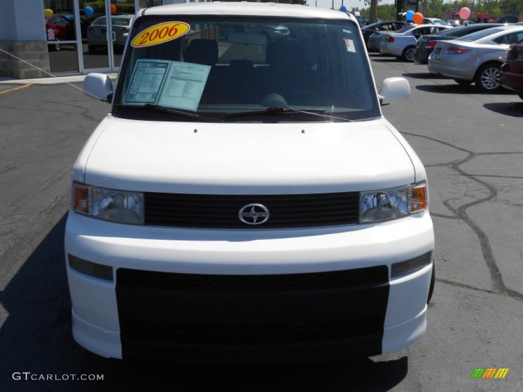 2006 xB  - Polar White / Dark Charcoal photo #25
