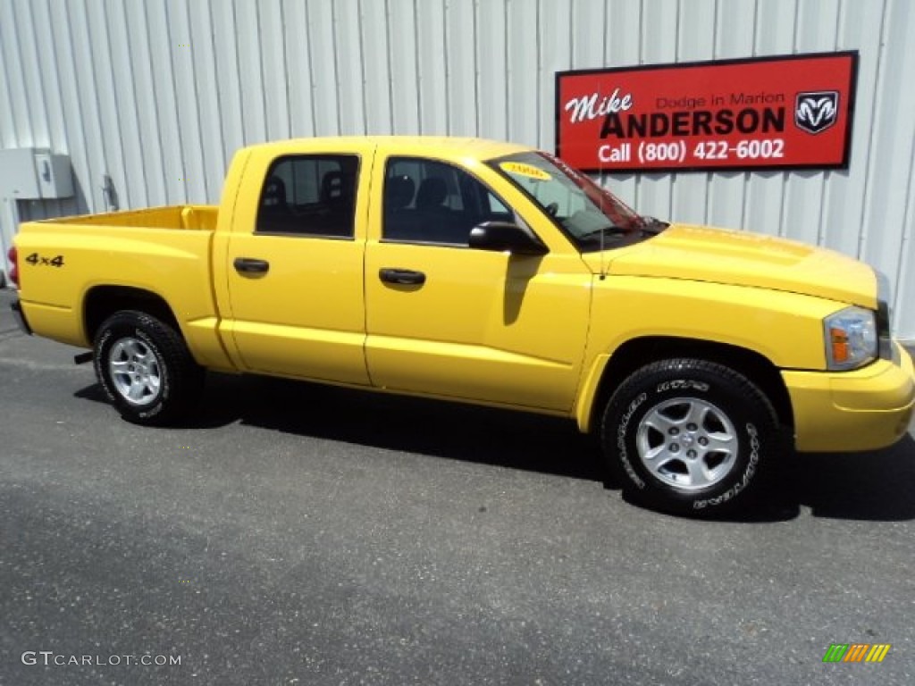 2006 Dakota SLT Quad Cab 4x4 - Solar Yellow / Medium Slate Gray photo #2
