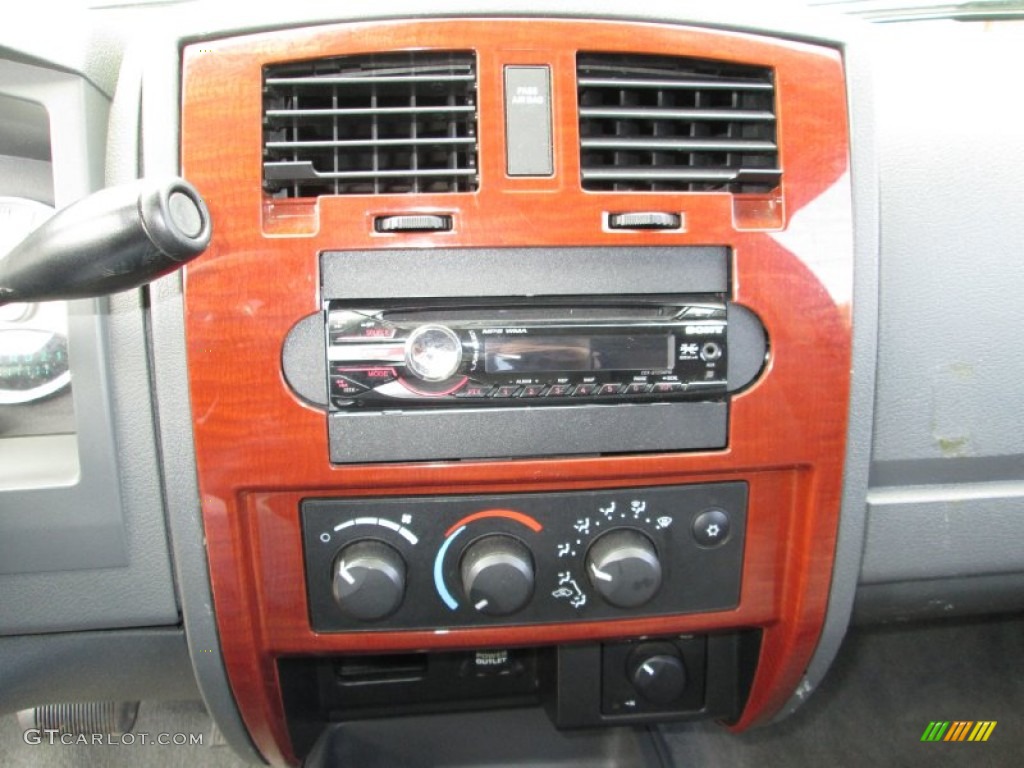 2005 Dodge Dakota SLT Quad Cab 4x4 Controls Photo #80989568