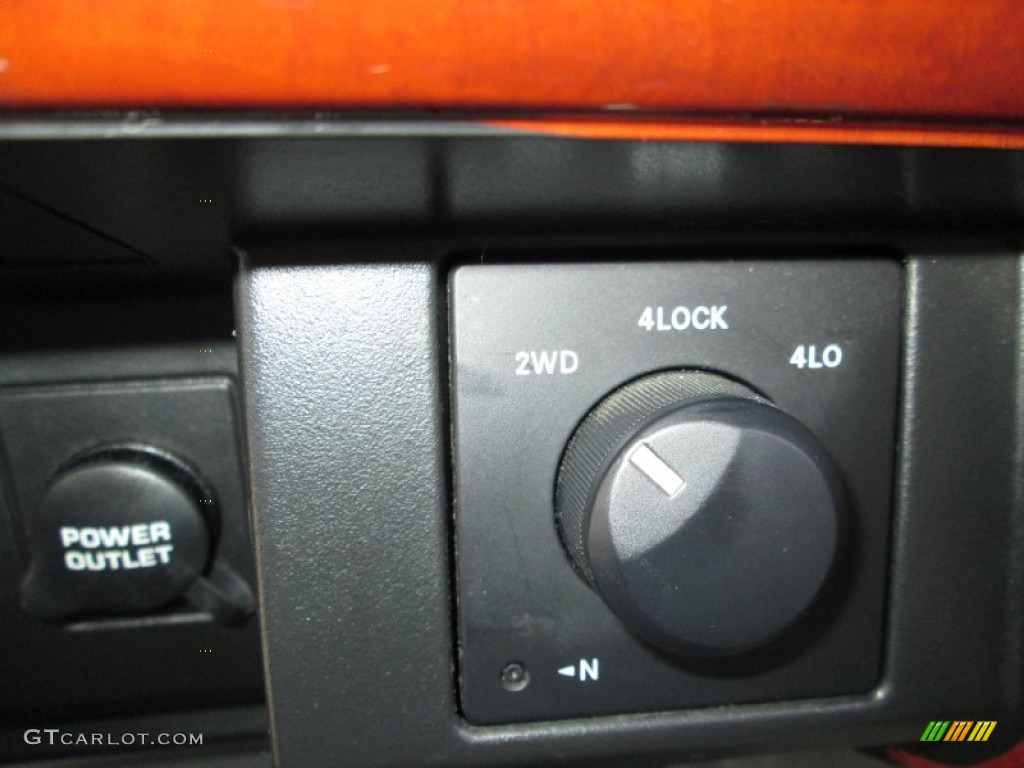 2005 Dodge Dakota SLT Quad Cab 4x4 Controls Photo #80989595