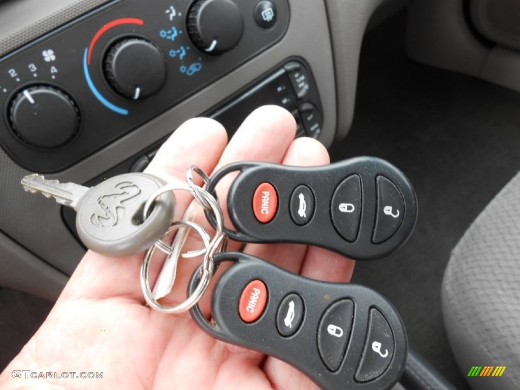 2006 Dodge Stratus SXT Sedan Keys Photos