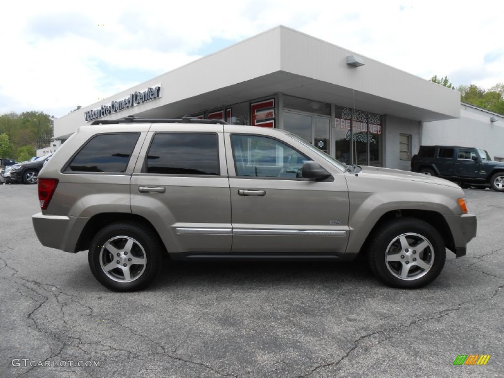 2006 Grand Cherokee Laredo 4x4 - Light Khaki Metallic / Khaki photo #8