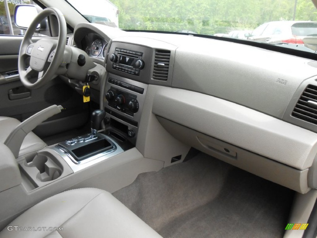 2006 Jeep Grand Cherokee Laredo 4x4 Khaki Dashboard Photo #80992724