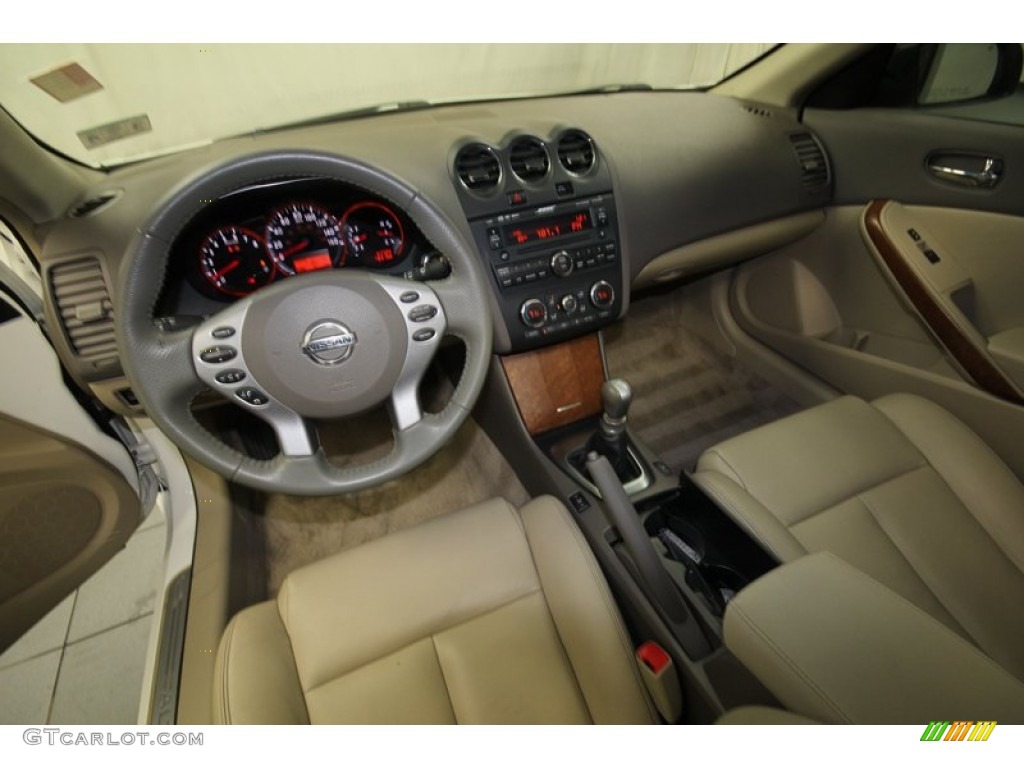 Blond Interior 2008 Nissan Altima 3.5 SE Coupe Photo #80998147