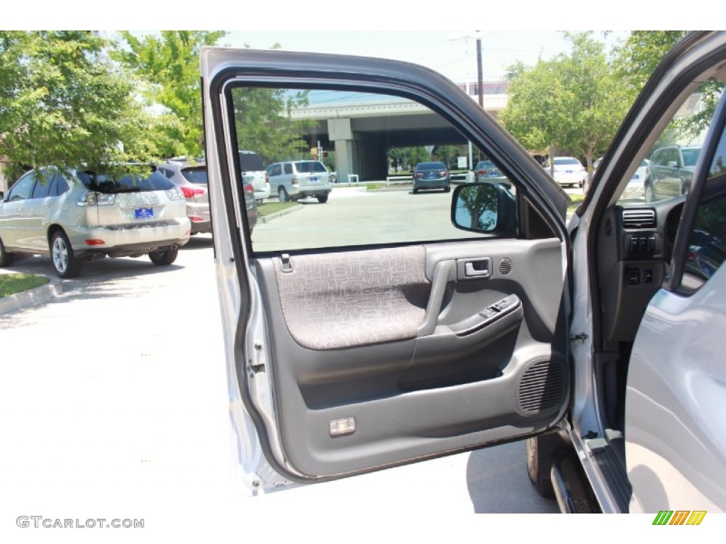 2001 Isuzu Rodeo Sport S 4WD Gray Door Panel Photo #81000249