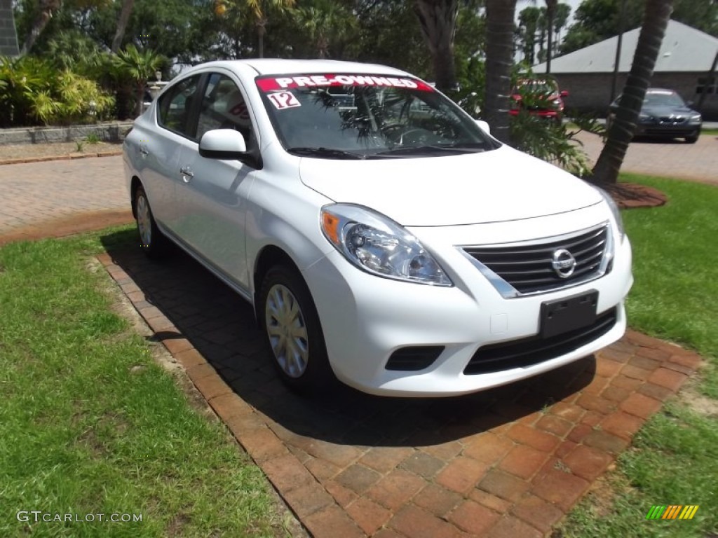 2012 Nissan Versa 1.6 SV Sedan Exterior Photos