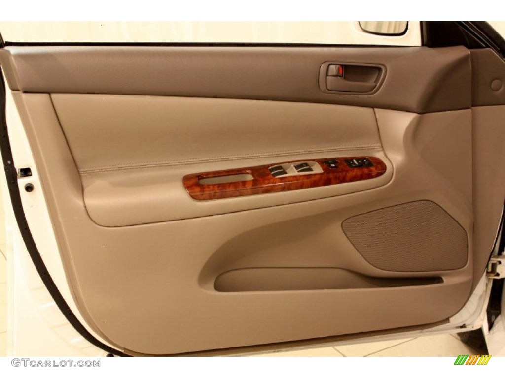 2004 Toyota Camry LE Taupe Door Panel Photo #81002542