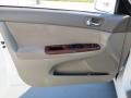 2002 Super White Toyota Camry XLE  photo #31