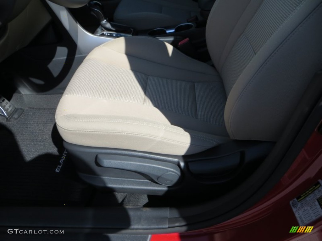 2013 Elantra GT - Volcanic Red / Beige photo #24