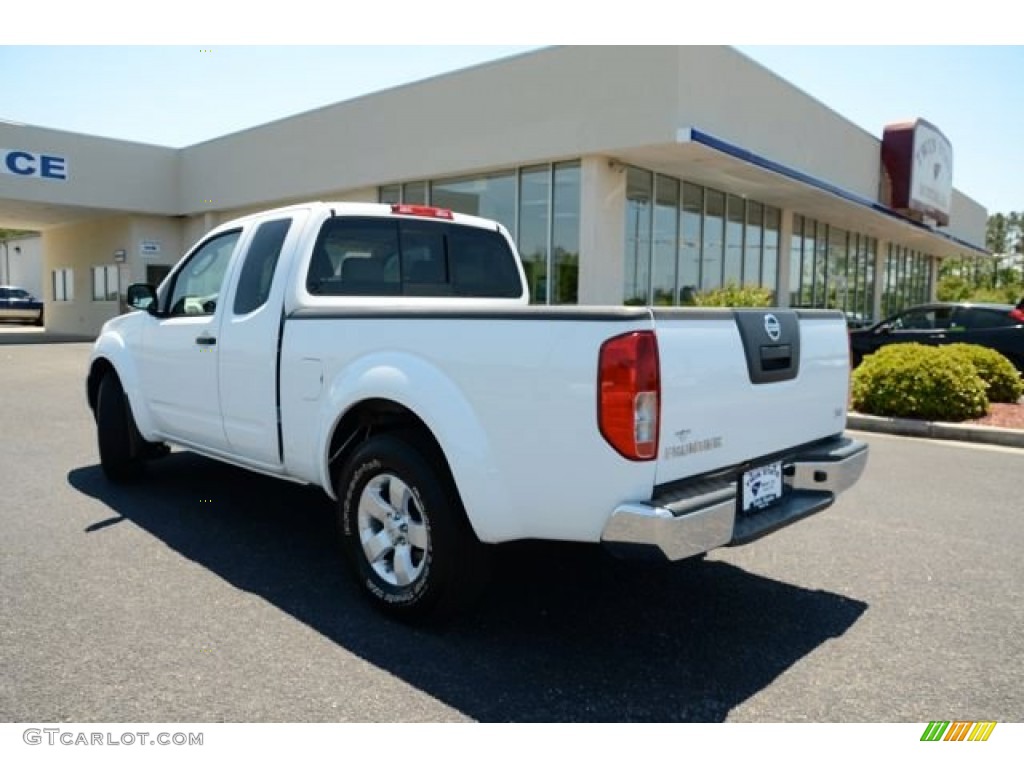 2011 Frontier SV V6 King Cab - Avalanche White / Beige photo #8