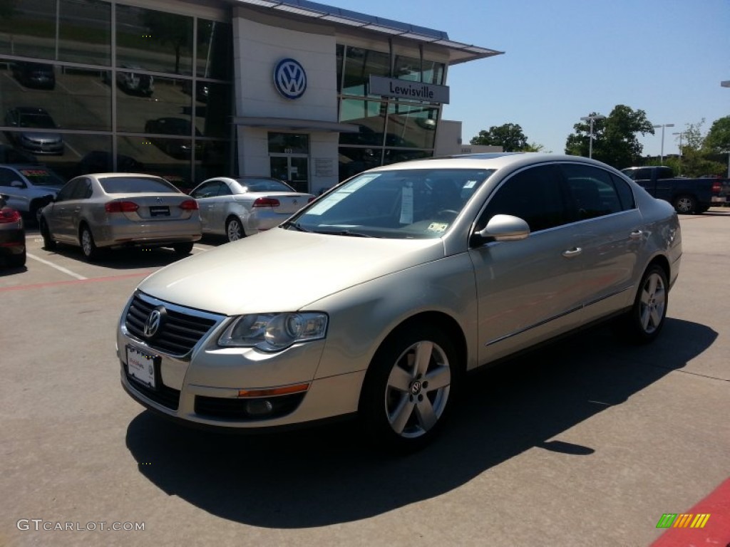 2009 Passat Komfort Sedan - White Gold Metallic / Deep Black photo #1