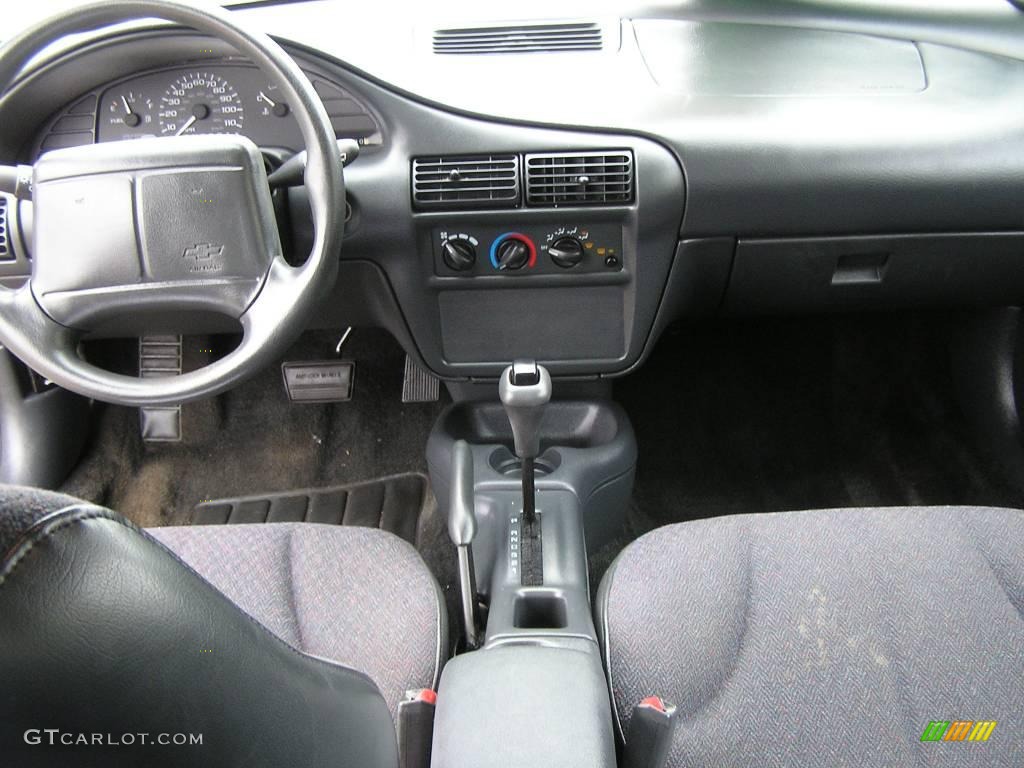 1996 Cavalier Coupe - Bright Red / Dark Gray photo #8